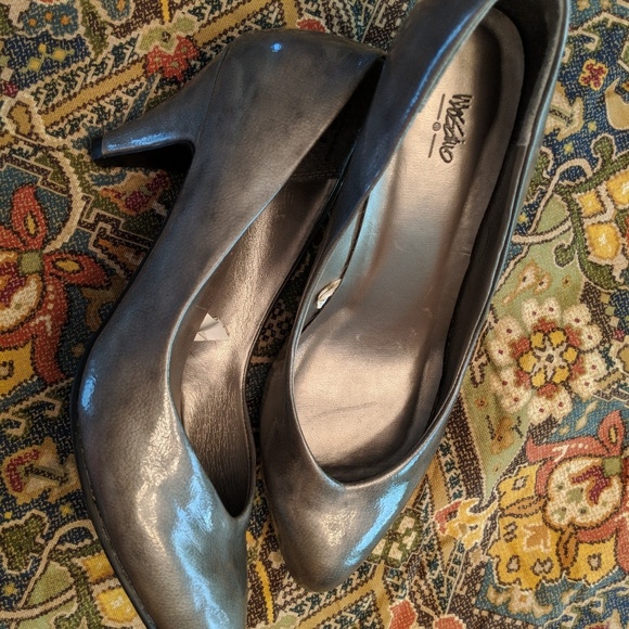 👠 Matalic Silver Shoes! 👠 - Picture 3 of 5